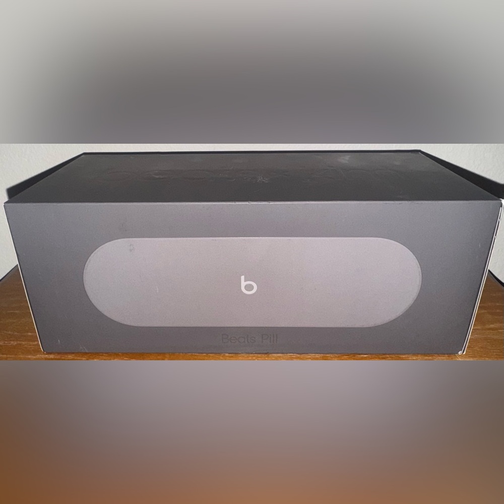 Kim Kardashian x Beats Pill
